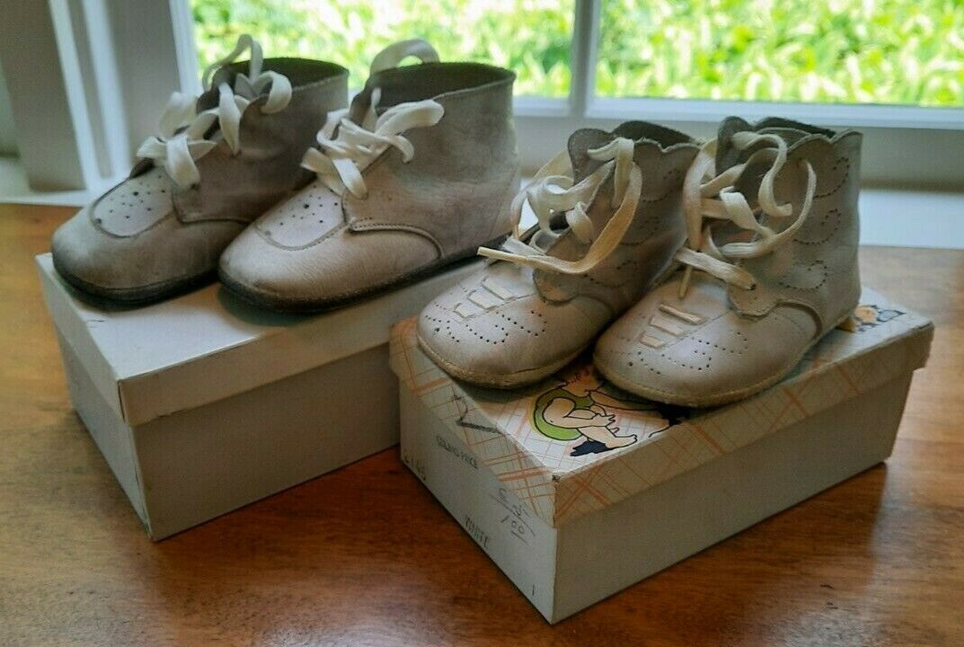 2 Pair Of Vintage Baby Shoes Size 1 & 2 White Leather Laced In Original Boxes